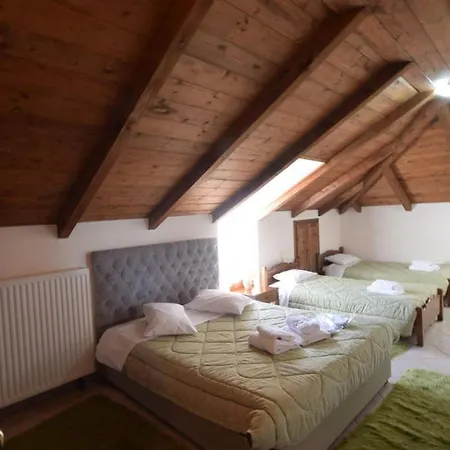 Mountain House Casa de hóspedes Karpenísion