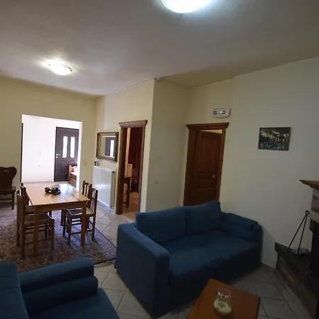 Mountain House Casa de hóspedes Karpenísion