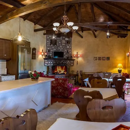 Mountain House Casa de hóspedes Karpenísion