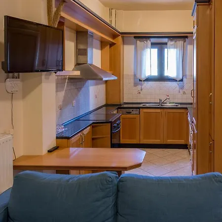 Mountain House 3* Karpenísion