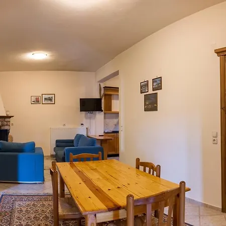 Mountain House Casa de hóspedes Karpenísion